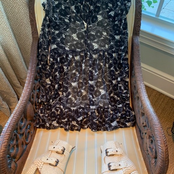 FREE PEOPLE BOHO RUFFLES BABYDOLL MINI DRESS IN BLACK WHITE FLORAL PRINT SZ S,M - Picture 14 of 15